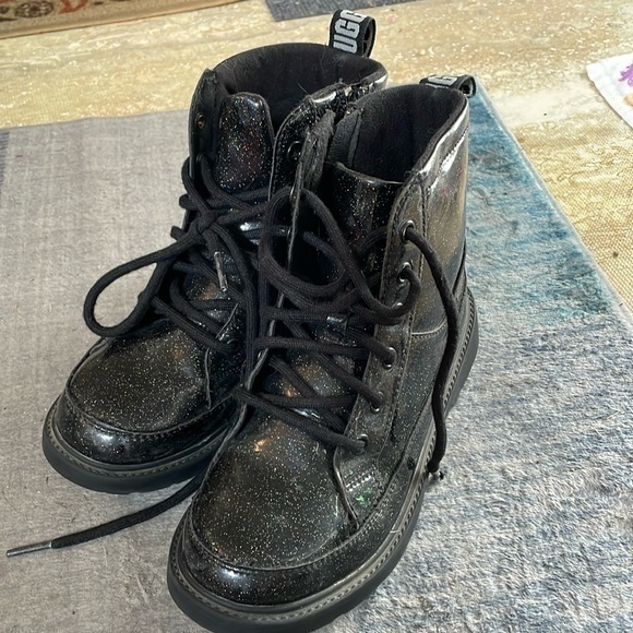 Authentic Uggs Boots - Picture 1 of 5